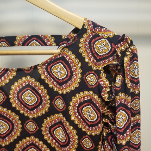 LOFT Tops - LOFT LONG SLEEVE PATTERNED BLACK GOLD BLOUSE XL
